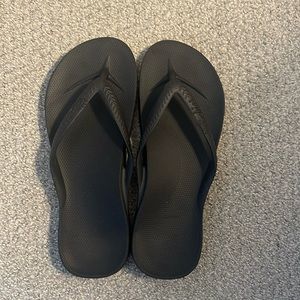Archies Arch Support Flip Flops (size 8 women’s)